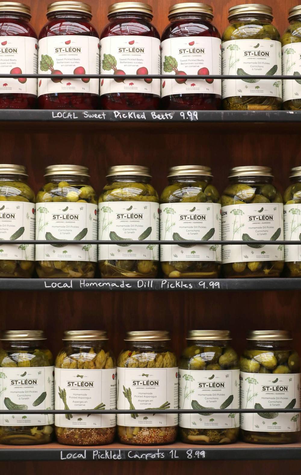 RUTH BONNEVILLE / WINNIPEG FREE PRESS
A testament to their openness and buy-local ethic, Jardins St-Léon Gardens is pitched products by as many local producers.