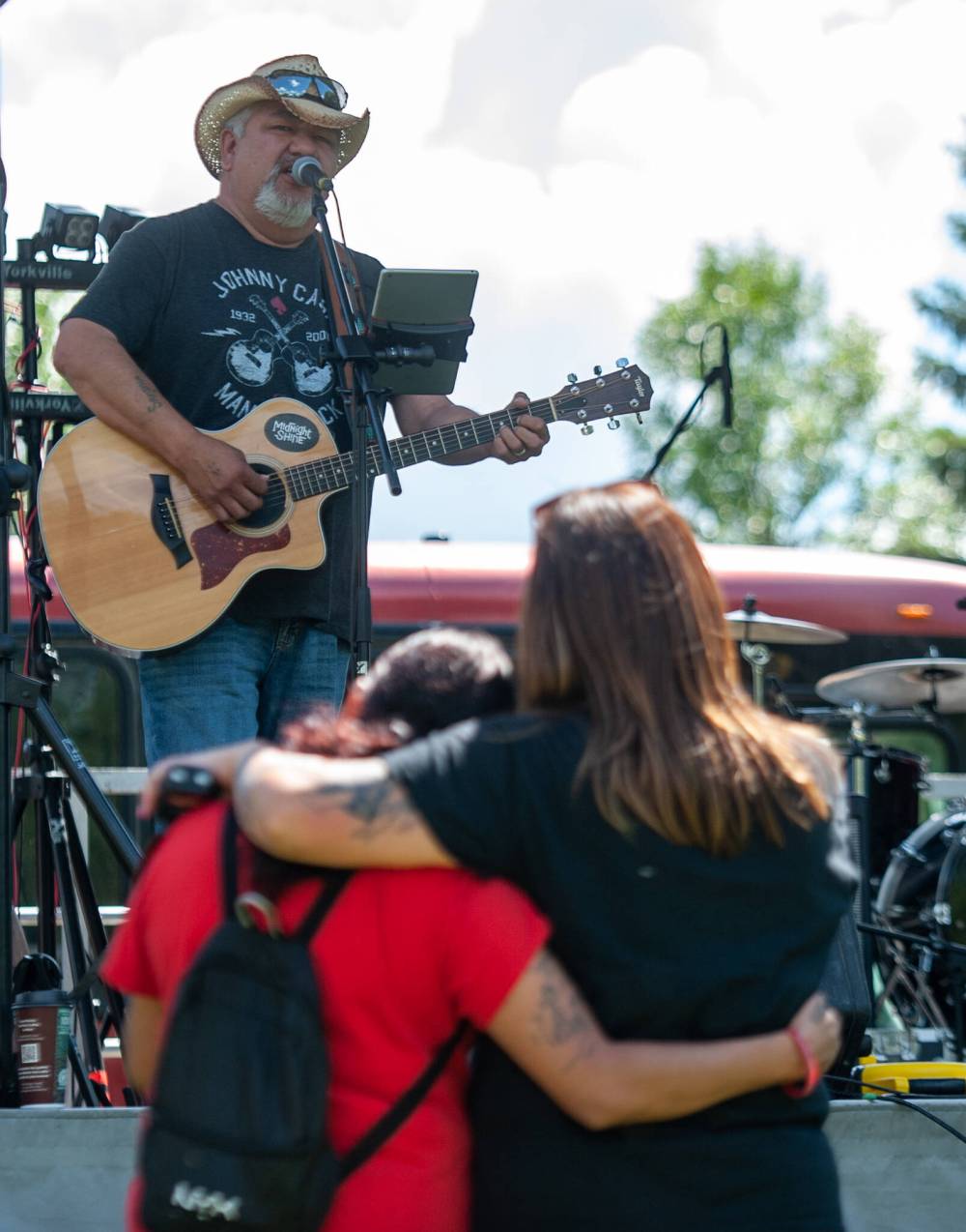 Hector Menow takes the stage for his set after Indian City. (Ethan Cairns / Winnipeg Free Press)