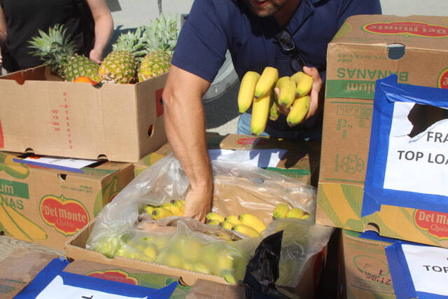 MAGGIE MACINTOSH / WINNIPEG FREE PRESS
Fresh fruit is incredibly expensive in northern communities. Barletta unpacks bananas from the donation flight.