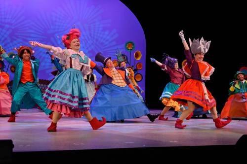 ROBERT TINKER PHOTO
                                Rainbow Stage&rsquo;s production of The Wizard of Oz casts a colouful spell with a strong ensemble cast.