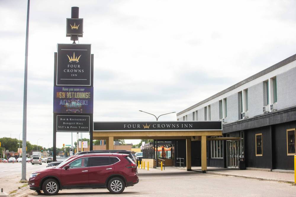 MIKAELA MACKENZIE / WINNIPEG FREE PRESS
The trio of break-ins at Four Crowns in Winnipeg inflicted a loss of about $5,000, which includes the cost of replacing broken windows and beer that was stolen.