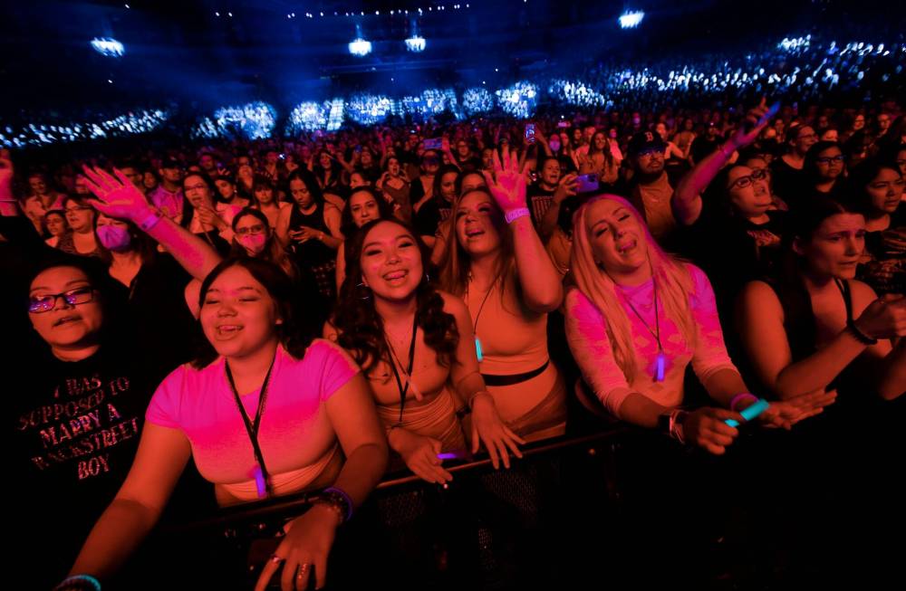JOHN WOODS / WINNIPEG FREE PRESS Backstreet Boys perform in a downtown arena in Winnipeg Monday, August 29, 2022.