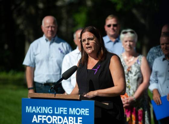 Premier Heather Stefanson said the province will spend $87 million to mail cheques to families with a net household income less than $175,000 and to seniors with a household income less than $40,000. (Ethan Cairns / Winnipeg Free Press)