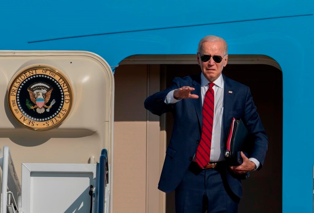 President Joe Biden waves before boarding Air Force One at Andrews Air Force Base, Md., en route a trip to New York to attend the United Nations General Assembly, Tuesday, Sept. 20, 2022. (AP Photo/Gemunu Amarasinghe)