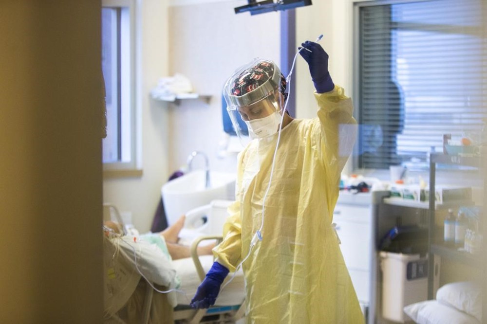 New contract gives Manitoba healthcare workers retroactive raises