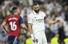 Real Madrid's Karim Benzema, right, reacts after missing a scoring chance during the Spanish La Liga soccer match between Real Madrid and Osasuna at the Santiago Bernabeu stadium in Madrid, Spain, Sunday, Oct. 2, 2022. (AP Photo/Manu Fernandez)