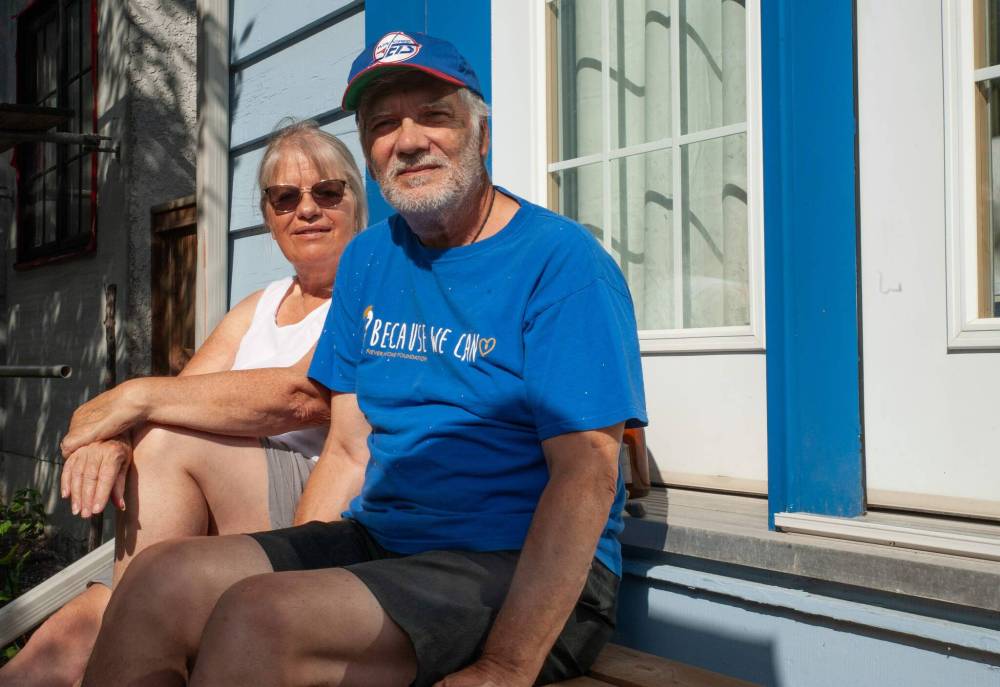 Christine and Bryce Hallick have been left in the dark while trying to look for answers from Manitoba Hydro’s customer service centres. (Ethan Cairns / Winnipeg Free Press)