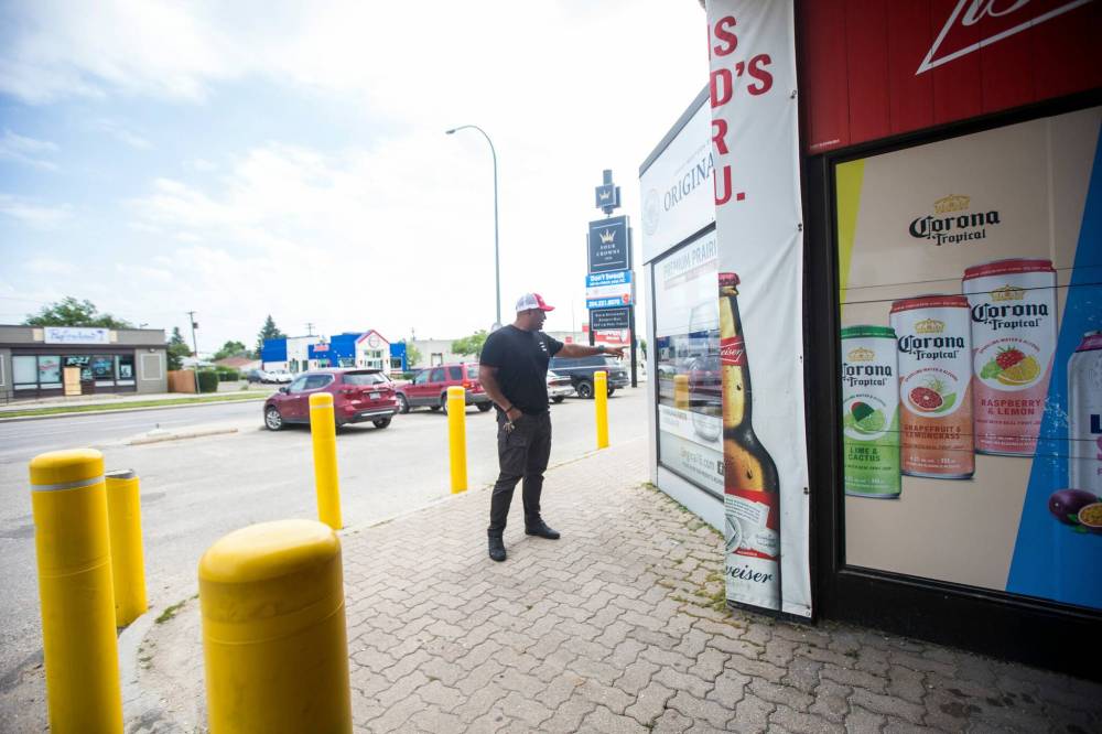 MIKAELA MACKENZIE / WINNIPEG FREE PRESS
Ravi Ramberran, owner of Four Crowns, has been dealing with an excessive number of break-ins lately.