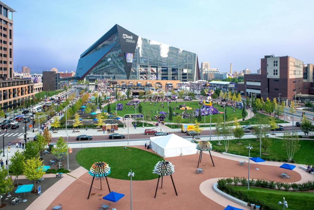 Meet Minneapolis
On Vikings Game Day, get yourself invited to a tailgating party then come inside U.S. Bank Stadium for more treats — from fried broccoli to mac and cheese.