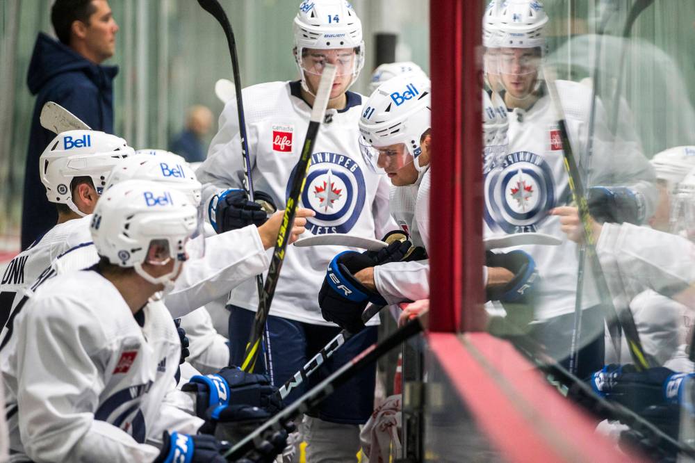MIKAELA MACKENZIE / WINNIPEG FREE PRESS FILES
New coach Rick Bowness wants to get an idea of what he has from the young players fighting for jobs.