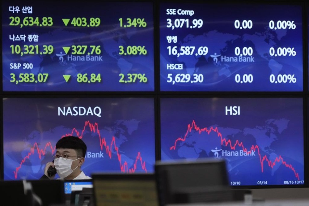 A currency trader talks on the phone at the foreign exchange dealing room of the KEB Hana Bank headquarters in Seoul, South Korea, Monday, Oct. 17, 2022. Asian shares were mostly lower on Thursday after Wall Street benchmarks fell, reversing course after two days of gains. (AP Photo/Ahn Young-joon, File)
