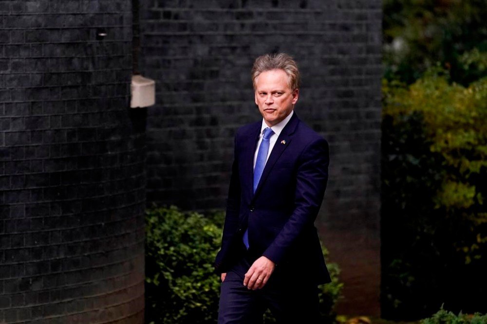 Grant Shapps walks to 10 Downing Street to be appointed as Home Secretary after Suella Braveman's resignation, in London, Wednesday, Oct. 19, 2022.(AP Photo/Alberto Pezzali)