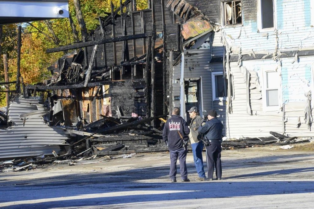Plane crashes into New Hampshire building; all on board die Winnipeg