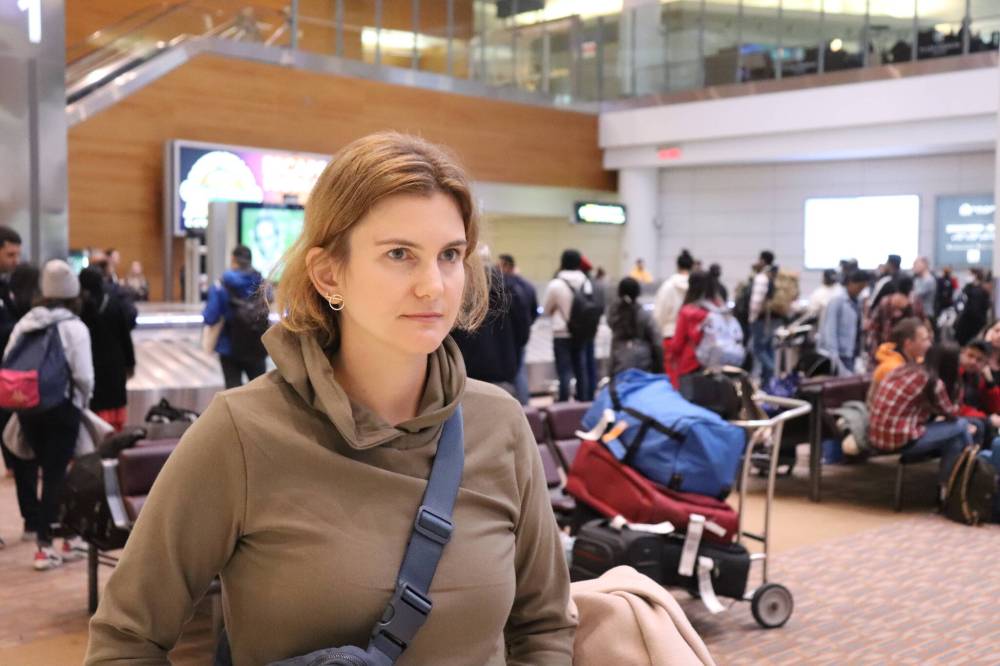 “I think that everyone needs to weigh the risks for themselves personally,” said traveller Madelaine Wernham. (Tyler Searle / Winnipeg Free Press)