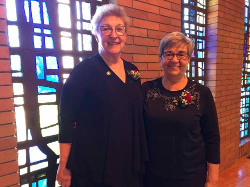 JOHN LONGHURST / WINNIPEG FREE PRESS 
                                Sisters Dorothy Levandosky and Mary Coswin at the monastery.
