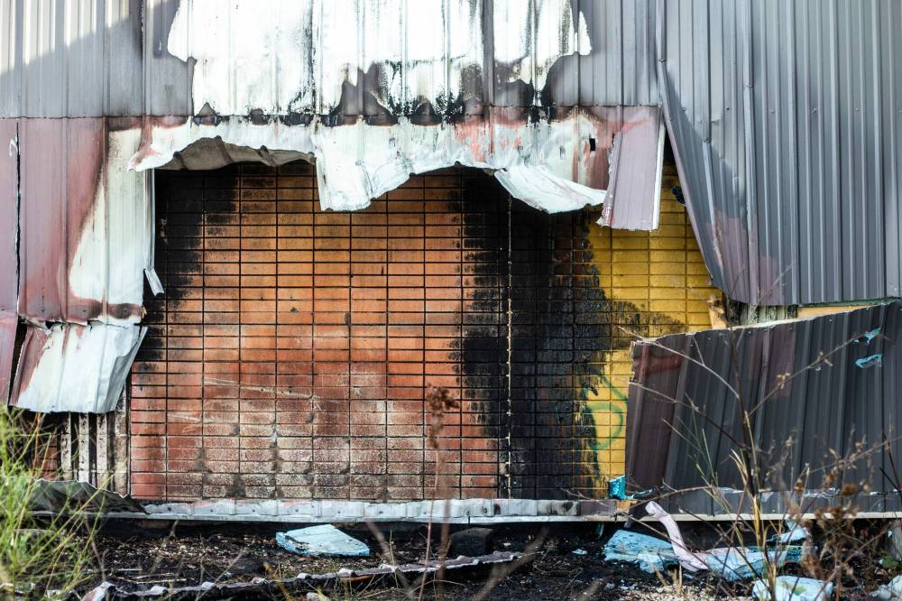MIKAELA MACKENZIE / WINNIPEG FREE PRESS
Just before 4 p.m., the fire paramedic service was called to the Winnipeg Indian and Métis Friendship Centre at 45 Robinson St.