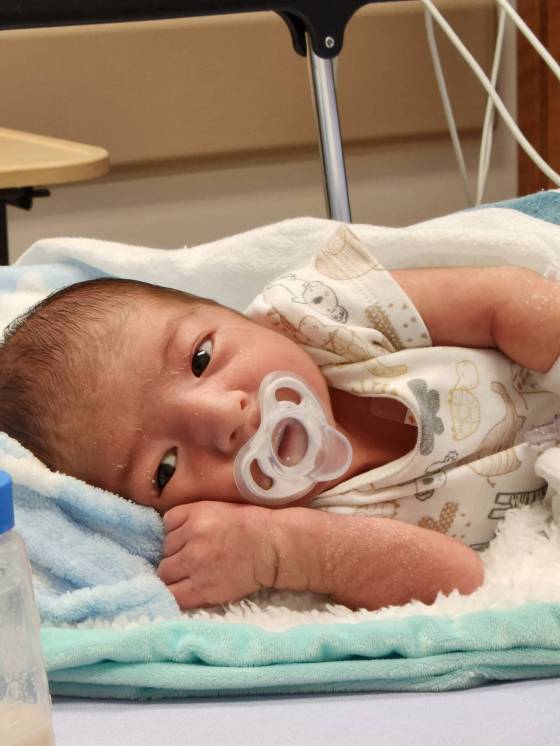 Alison and Darcy Scribe waited more than 24 hours for a medevac for their ill newborn son. (Supplied)