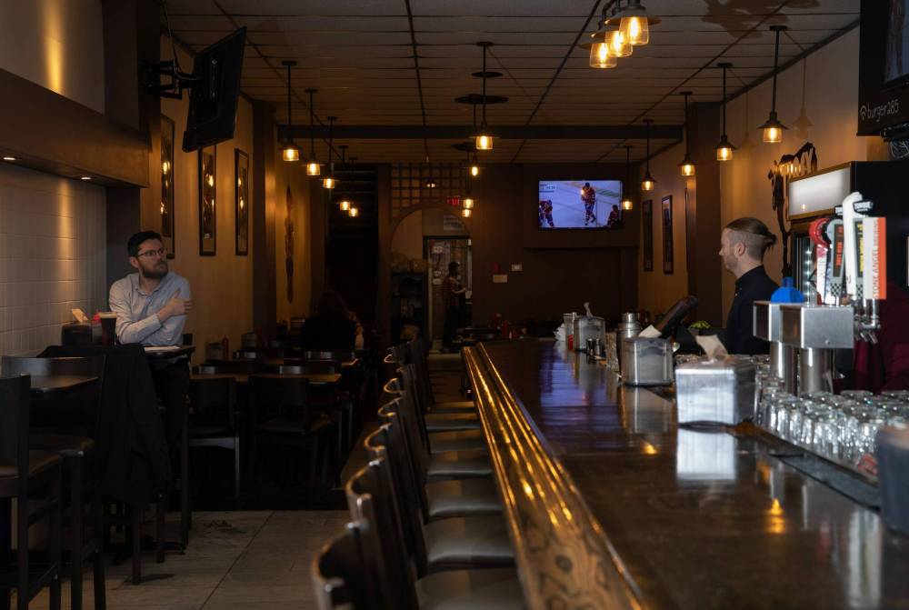 JESSICA LEE / WINNIPEG FREE PRESS
The Tipsy Cow specializes in gourmet burgers and local craft beer.