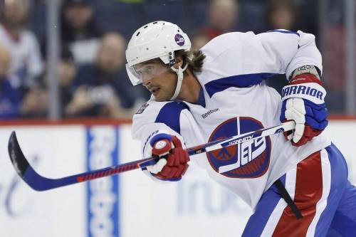JOHN WOODS / THE CANADIAN PRESS FILES
                                Teemu Selanne set the NHL&rsquo;s rookie scoring record as a Winnipeg Jet with 76 goals in the 1992-93 season.