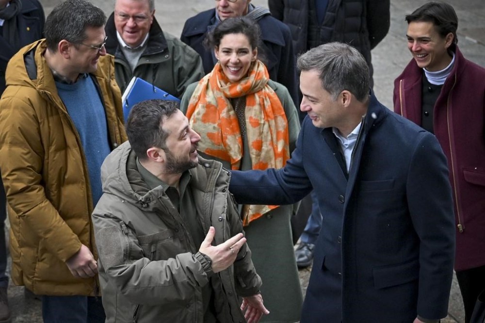 In this photo provided by the Ukrainian Presidential Press Office, Ukrainian President Volodymyr Zelenskyy, front left, speaks with Belgian Prime Minister Alexander De Croo during their meeting in Kyiv, Ukraine, Saturday, Nov. 26, 2022. (Ukrainian Presidential Press Office via AP)