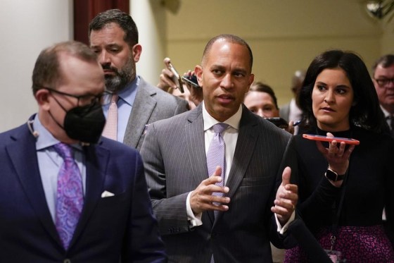 Rep. Hakeem Jeffries, D-N.Y. (centre)  (Carolyn Kaster / The Associated Press files)