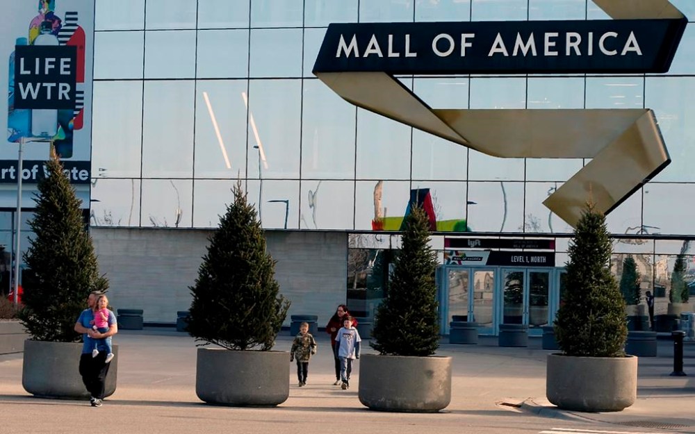 Mall of America settles lawsuit over boy thrown from balcony Winnipeg