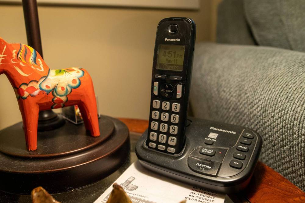 In the most recent ‘grandparents scam,’ a man would call a target and claim to be their grandson who rear-ended a vehicle while texting and driving and needed $11,000 for bail. (Daniel Crump / Winnipeg Free Press files)