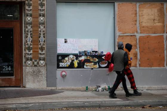 A memorial for Winnipeg's latest homicide victim set up by friends and family on McDermot Street. (John Woods / Winnipeg Free Press)