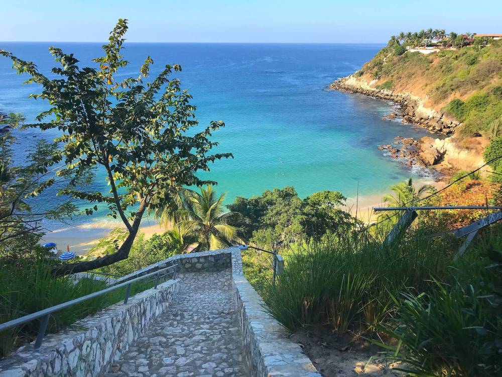 Pass through the orange archway in the Rinconada area near El Cafecito Restaurant and start your descent down 167 stone steps to Playa Carizalillo, the best swimming beach in the area.