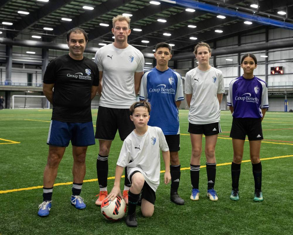 JESSICA LEE / WINNIPEG FREE PRESS
(From left) Coach Alex Esteves with players Andrij Sawczuk, Diego Munguia, Mary-Kate Antoniuk, Ilah Marcelline and Isaac Brito (front) are able to feed their passion for footy 12 months of the year at Winnipeg’s indoor training facilities.