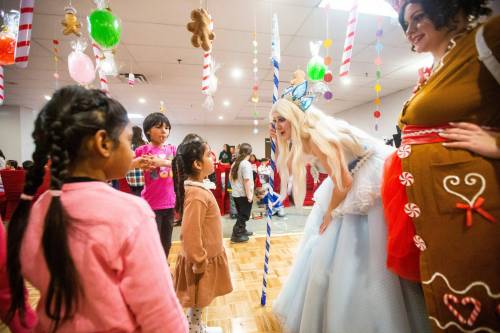 MIKAELA MACKENZIE / WINNIPEG FREE PRESS
                                Harmayra Side, grade one student from Brooklands School, talks to Amber Westra as Elsa at Variety&rsquo;s annual Winter Wonderland party.