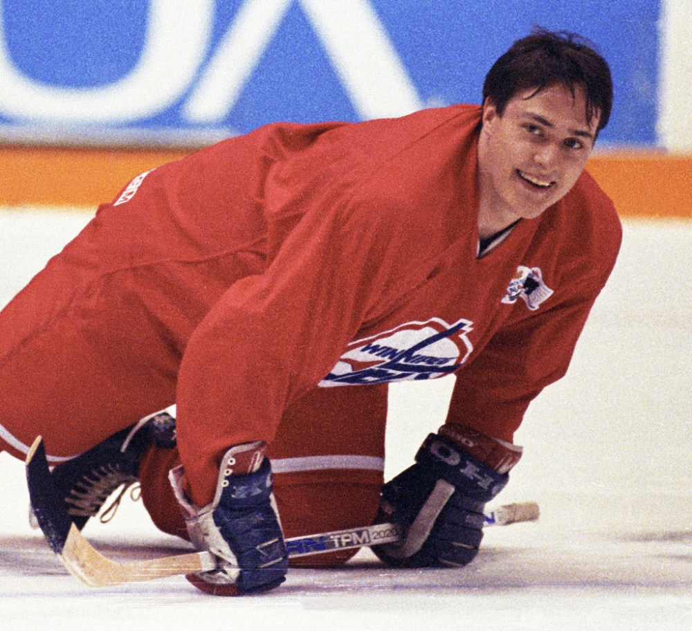 GREG KINCH / CANADIAN PRESS FILES
Teemu Selanne stretches during a team practice in 1993.