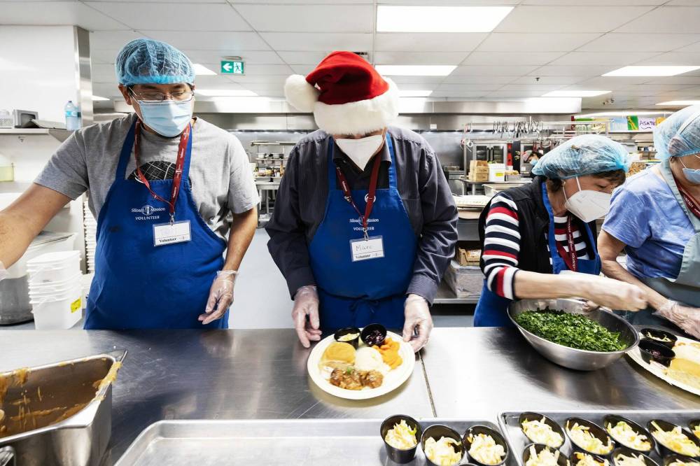 PRABHJOT SINGH LOTEY / WINNIPEG FREE PRESS
Siloam Mission’s annual Christmas lunch served up a warm and hearty meal with a side of comfort and joy on Friday.