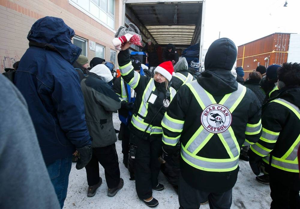 JOHN WOODS / WINNIPEG FREE PRESS
In addition to winter gear, the community non-profit handed out hot chocolate and snacks.