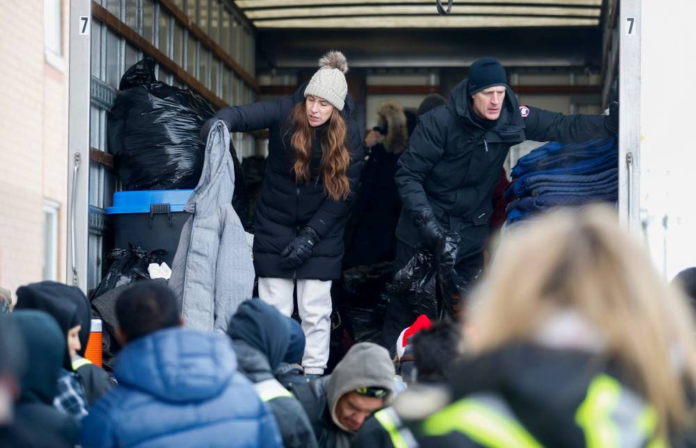 Photos by JOHN WOODS / WINNIPEG FREE PRESS
Around 30 volunteers with the Bear Clan’s annual Christmas convoy handed out jackets, blankets, boots, mitts and other warm clothing to shelters across the city on Sunday.