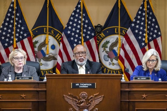Chairman Bennie Thompson, D-Miss., centre, of  the House select committee (Jim Lo Scalzo / Pool / The Associated Press files)
