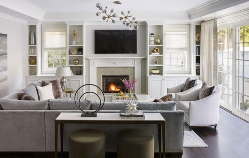 This image provided by Zeke Ruelas shows the living room of a residence with velvet primarily on the sofa. Women's Wear Daily raved about Armani dresses in the material. Harper's Bazaar called it one of 2022's biggest trends. At Britain's film awards this year, celebrities partied in Vuitton, Lauren and Gucci versions. It's even found its way down to casual wear, in jeans, T-shirts and slouchy overshirts. Once the luxurious material of nobility, velvet's now a fashion favorite at both the private-label and mass-market level. (Zeke Ruelas via AP)