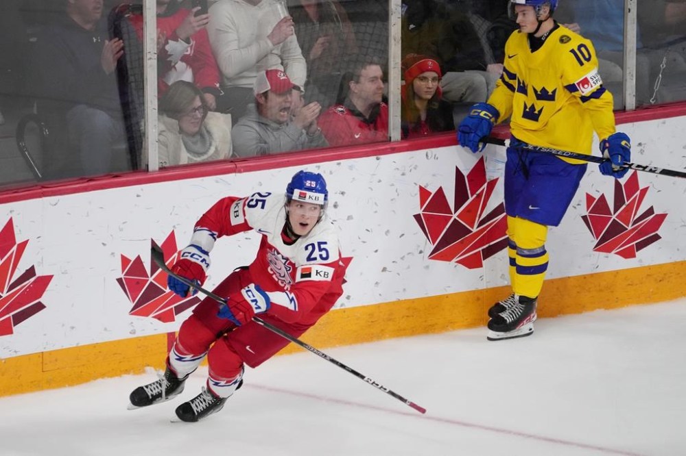 Kulich scores in overtime as Czechia beats Sweden, advances to world