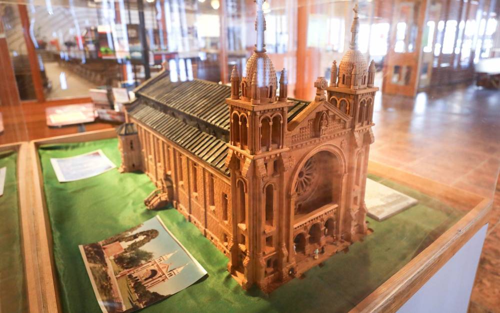 RUTH BONNEVILLE / WINNIPEG FREE PRESS
A wooden maquette of the 1906 structure sits in the narthex of St. Boniface Cathedral.
RUTH BONNEVILLE / WINNIPEG FREE PRESS local - St. Boniface Cathedral Outside photos of St. Boniface Cathedral, designed by Etienne Gaboury from 1969 to 1972, behind original ruins. A selection of photos of some of the design elements to illustrate Gilmore’s story. See Alison Gilmore’s story. Dec 1st, 2022