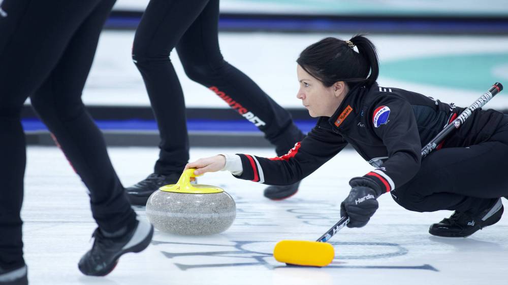 CURLING CANADA
Kerri Einarson throws a rock in the final against Rachel Homan Sunday.