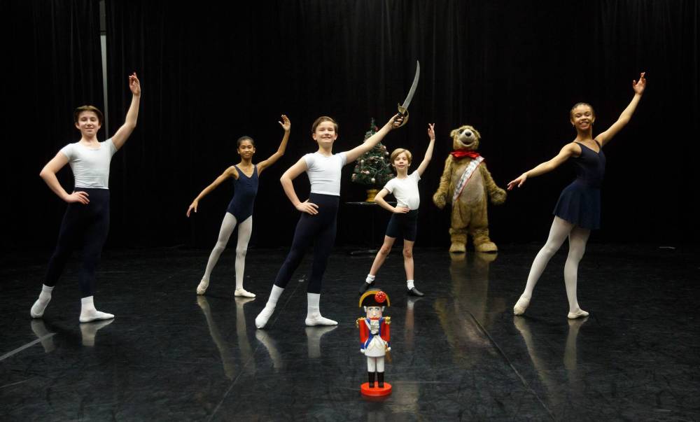 MIKE DEAL / WINNIPEG FREE PRESS
The Royal Winnipeg Ballet’s Nutcracker returns as a full production this year, featuring Nathan Williams (from left), Hailey Latigar, Oliver Sinex (with sword), Owen Fleetwood, Filbert the bear and Bella Watkins.