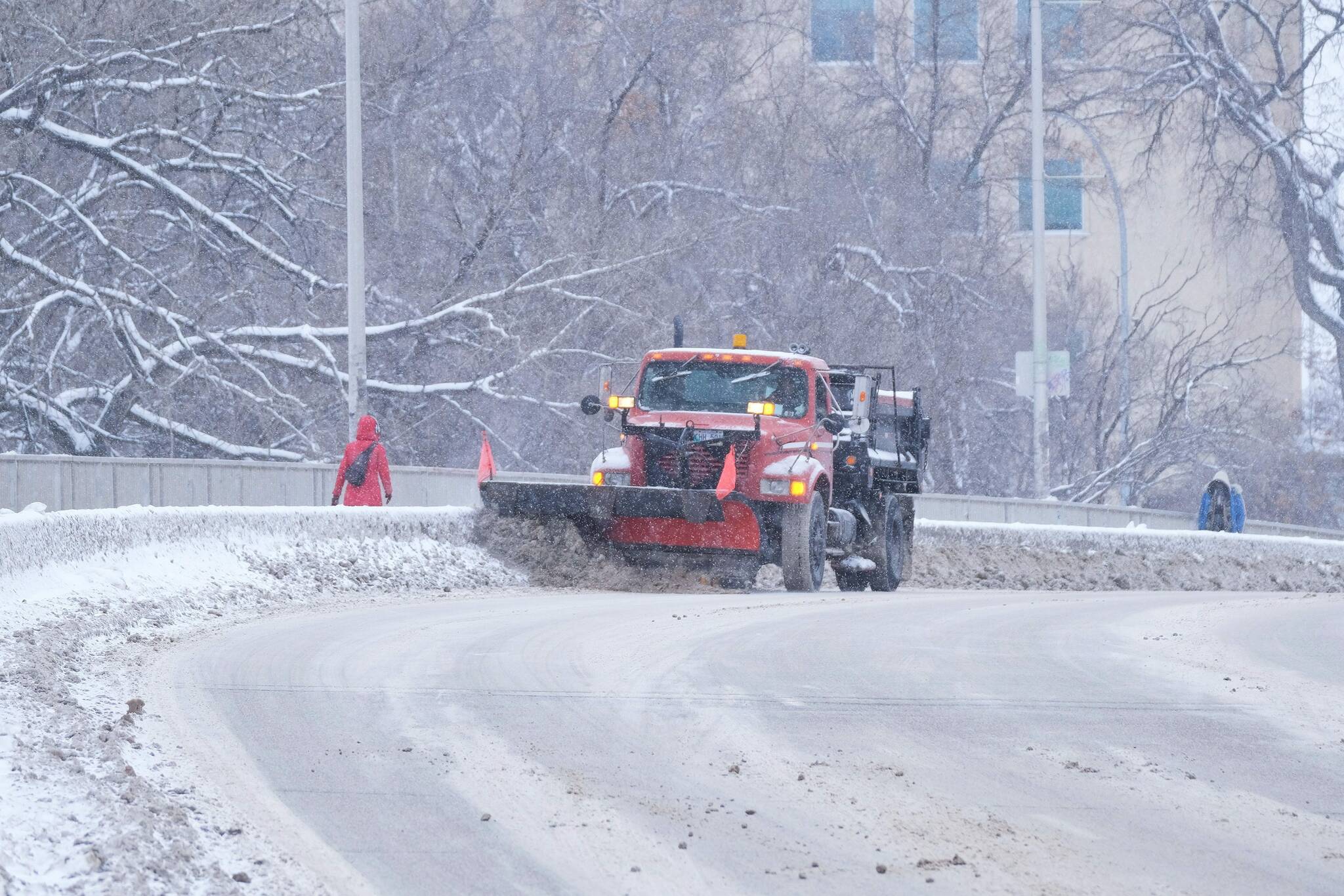 More snow on tap; city to plow residential streets Winnipeg Free Press