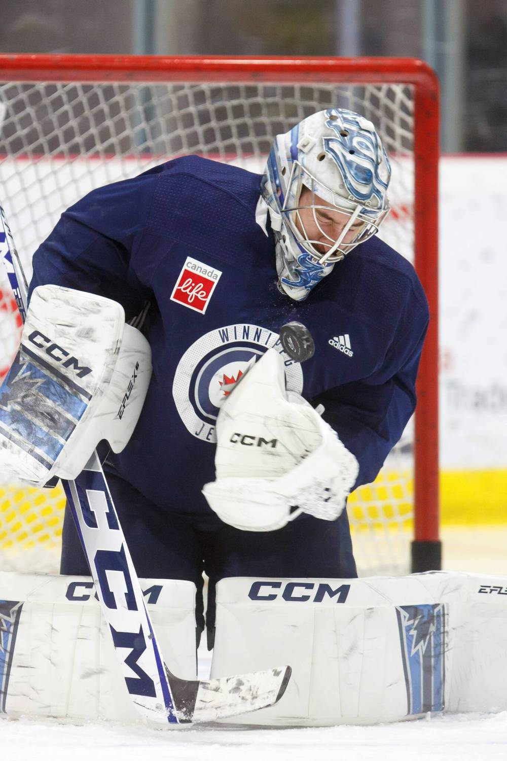 MIKE DEAL / WINNIPEG FREE PRESS FILES
Winnipeg Jets’ goaltender David Rittich's biggest fan is his younger brother Tomas, who always has a smile for him no matter the outcome of the game.