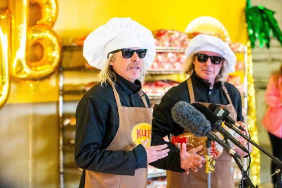 Pepper (left) and Chip Foster, new owners of KUB Bakery, at a press conference announcing the sale of the bread bakery. (Mikaela MacKenzie / Winnipeg Free Press)