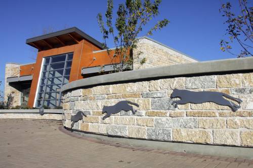 Tyndall Stone features prominently in the courtyard of the Winnipeg Humane Society. (Ken Gigliotti / Winnipeg Free Press files)