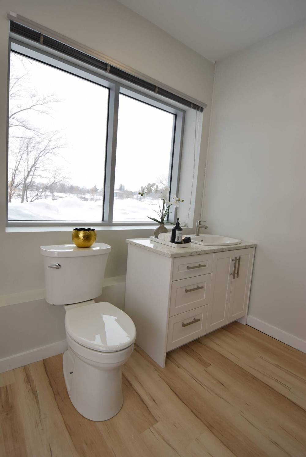 Todd Lewys / Winnipeg Free Press
Bathrooms will feature white vanities with granite countertops, Kohler fixtures and walk-in showers, chair-height elongated toilets and vinyl soaker tub/shower units.