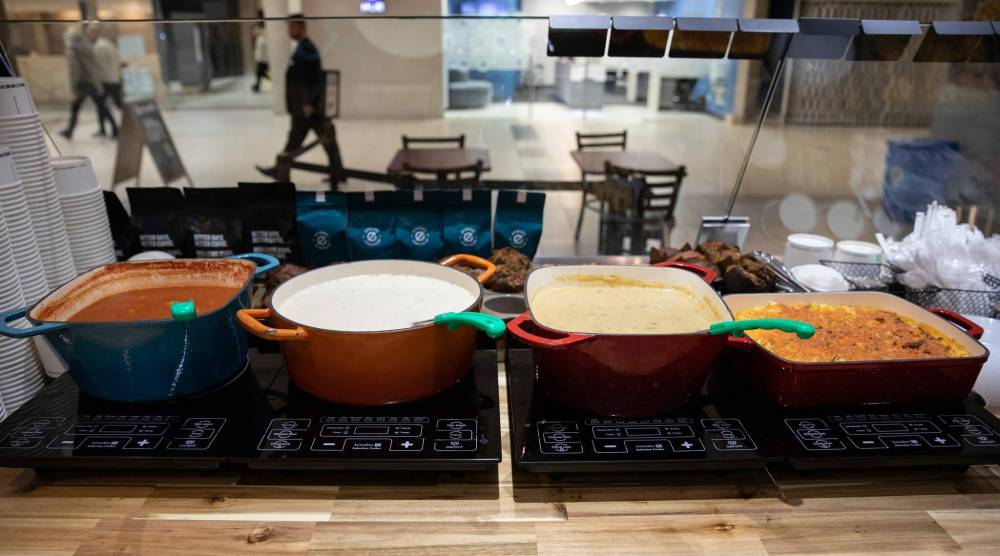 JESSICA LEE / WINNIPEG FREE PRESS
Soups and mac and cheese from Stonework’s. We understand the beer-and-cheese soup is to die for.