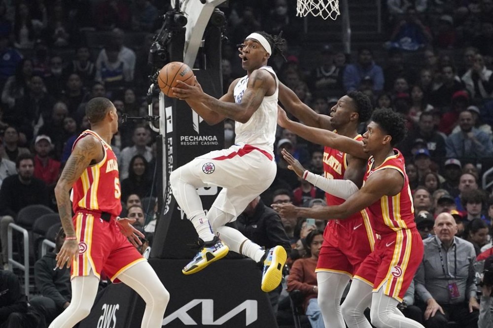 Send Reeling Young scores 30, Hawks rally to beat reeling Clips 112-108 – Winnipeg ...