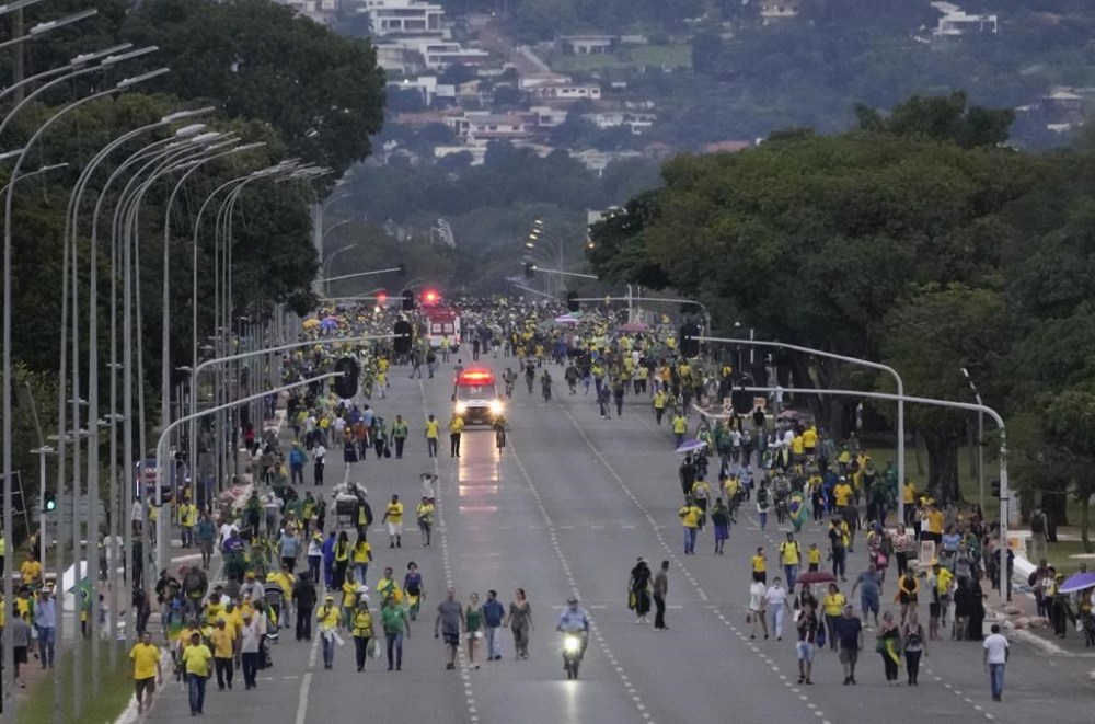 Protesters, supporters of Brazil's former President Jair Bolsonaro, leave the ministries' esplanade after a massive protest in Brasilia, Brazil, Sunday, Jan. 8, 2023. The protesters who refuse to accept Bolsonaro´s election defeat stormed Congress, the Supreme Court and presidential palace in the capital, a week after the inauguration of his rival, President Luiz Inacio Lula da Silva. (AP Photo/Eraldo Peres)