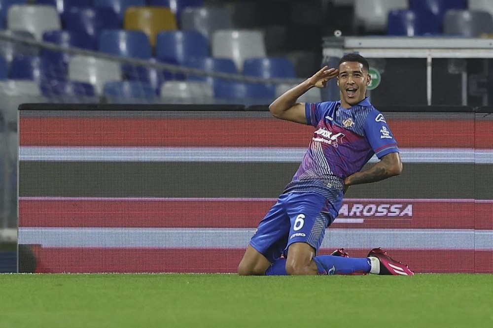Cremonese's Charles Pickel celebrates after scoring to 0-1 during the Italian Cup round of 16 soccer match between Napoli and Cremonese at the Diego Armando Maradona stadium in Naples, Italy, Tuesday Jan. 17, 2023. (Alessandro Garofalo/LaPresse via AP)